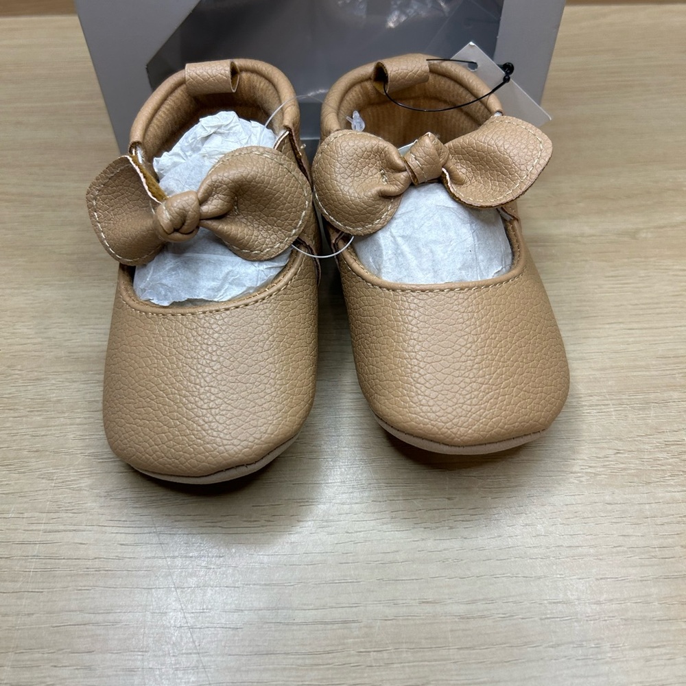 Carter's Child Of Mine Crib Shoes Baby Size 3-6 Months Brown Bow Shoes NWT